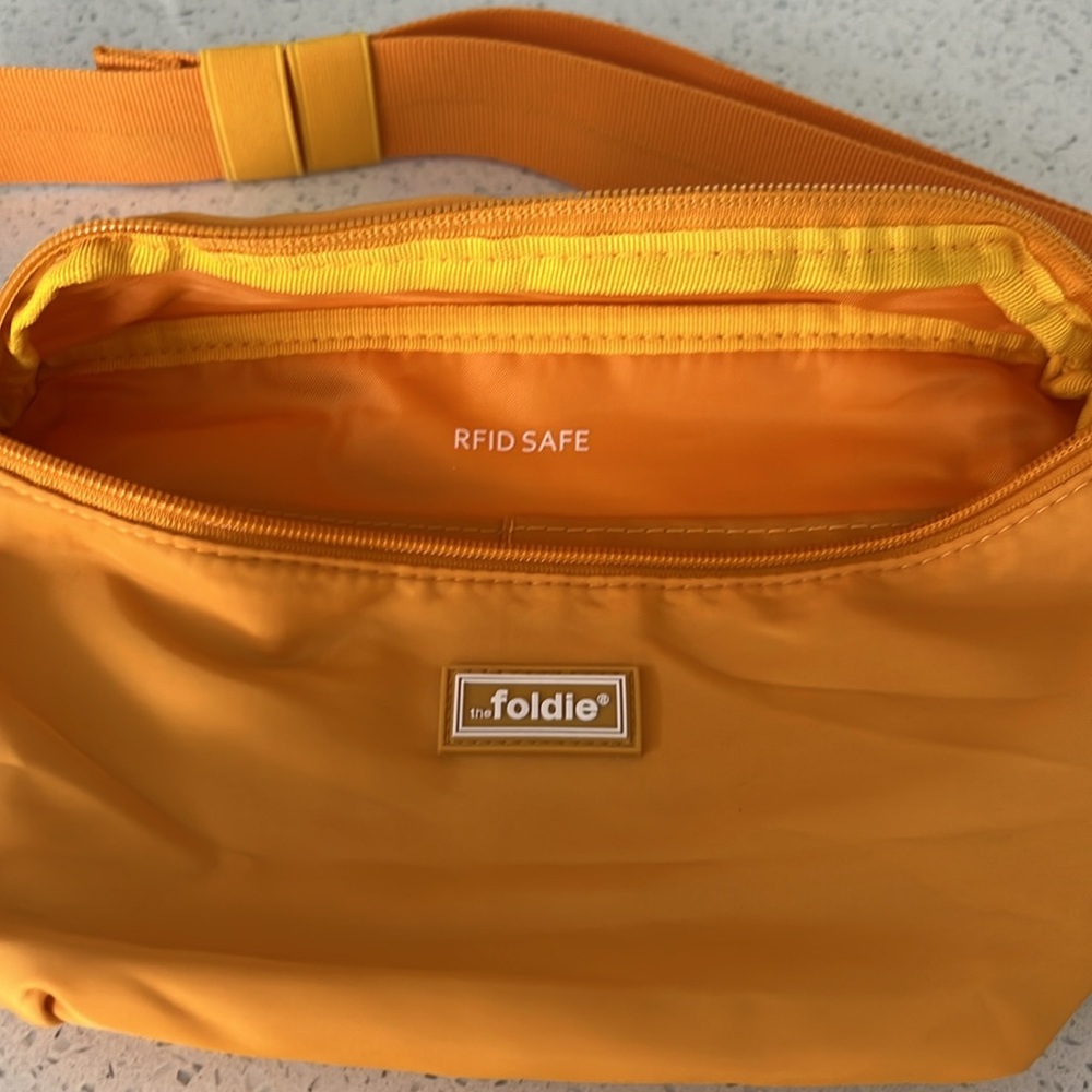 The Foldie Crossbody bag - Picture 2 of 3
